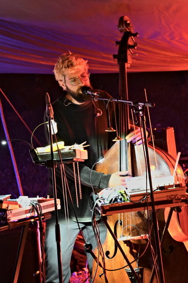 Malo Moray live mit Kontrabass und Electronics - Ambient Kraut Jazz